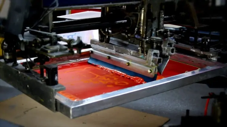 DTG vs. Screen Printing: A Comparison of Durability